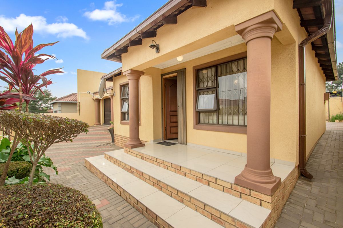 Neat & Spacious 2-Bedroom Haven in Cosmo City - Photo 3