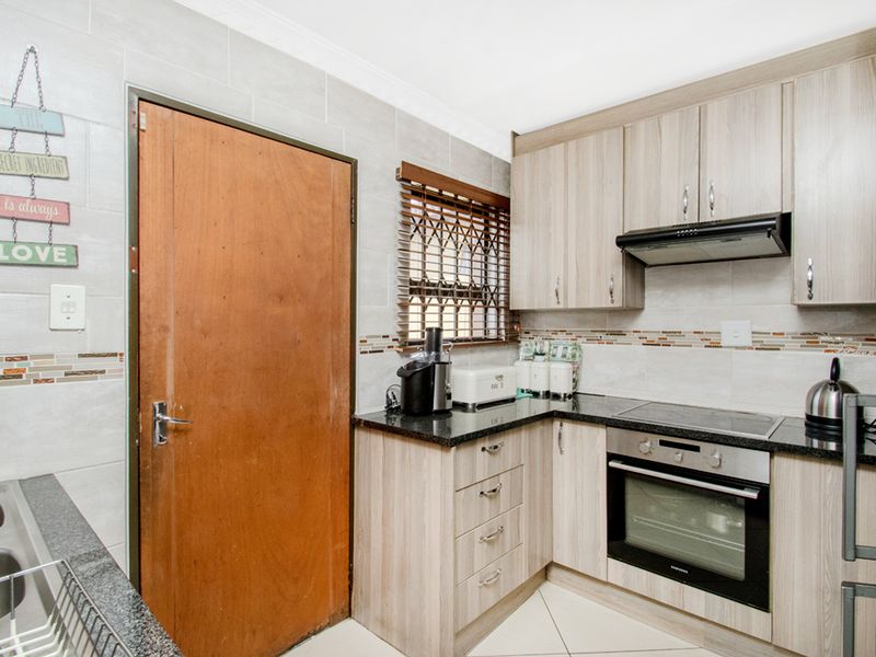 Neat & Spacious 2-Bedroom Haven in Cosmo City - Photo 10