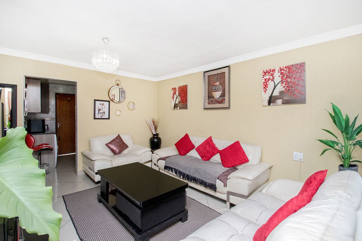 Neat & Spacious 2-Bedroom Haven in Cosmo City - Photo 5