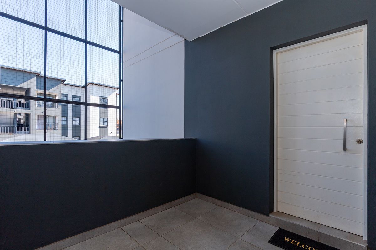 Stunning 2 Bedroom Apartment in Brentwood Park, Kempton Park - Photo 4