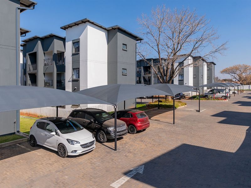 Stunning 2 Bedroom Apartment in Brentwood Park, Kempton Park - Photo 2