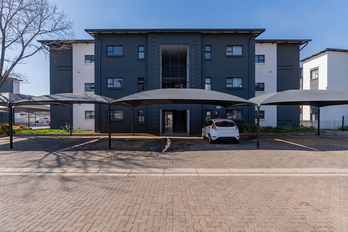Stunning 2 Bedroom Apartment in Brentwood Park, Kempton Park - Photo 3