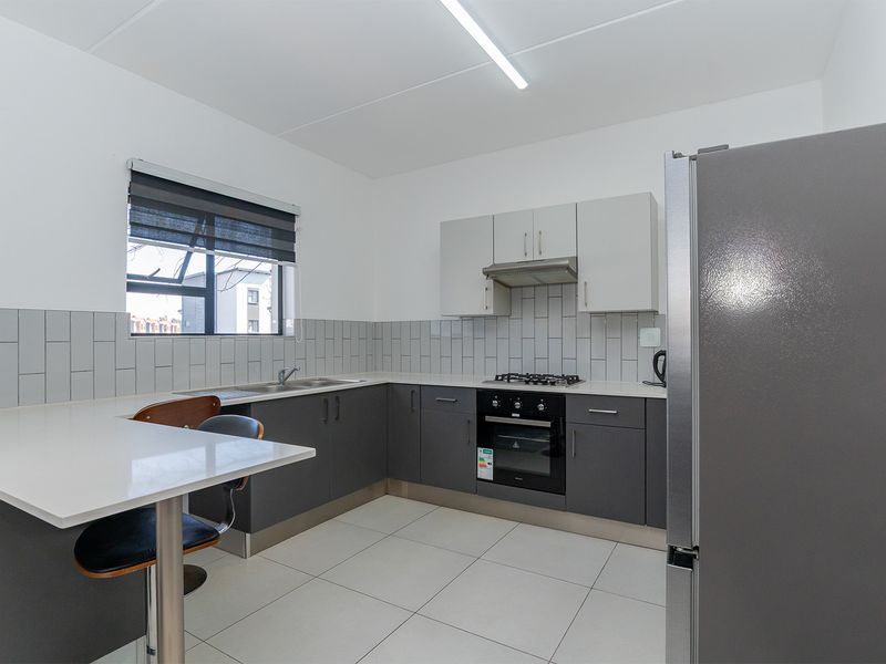 Stunning 2 Bedroom Apartment in Brentwood Park, Kempton Park - Photo 10