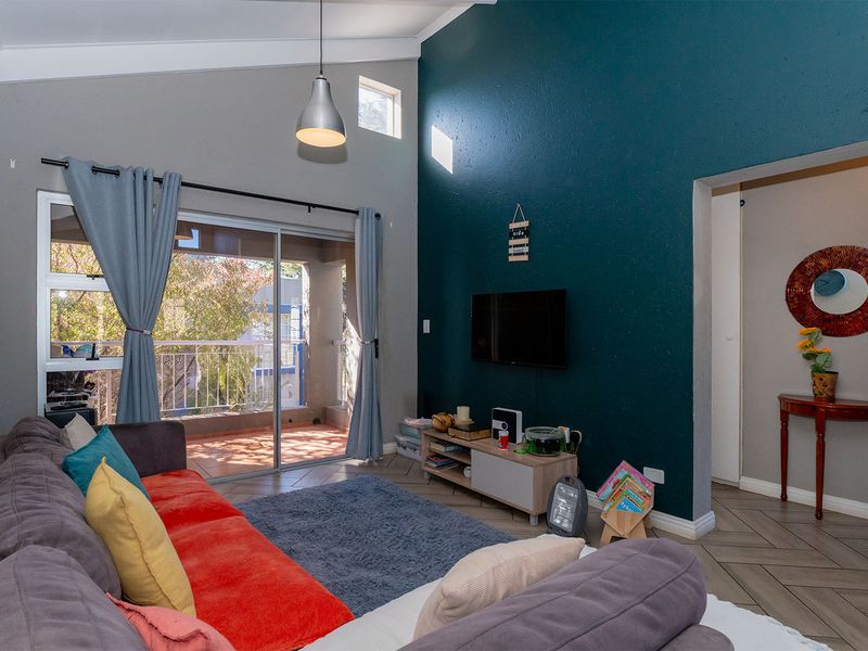 Bright, Modern 2 Bed 1 Bath and Move-In Ready! - Photo 3