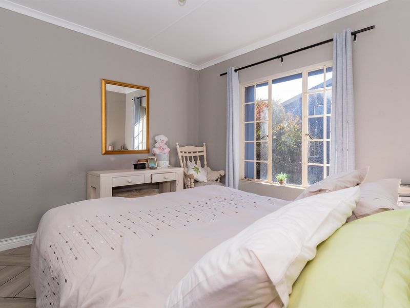 Bright, Modern 2 Bed 1 Bath and Move-In Ready! - Photo 10