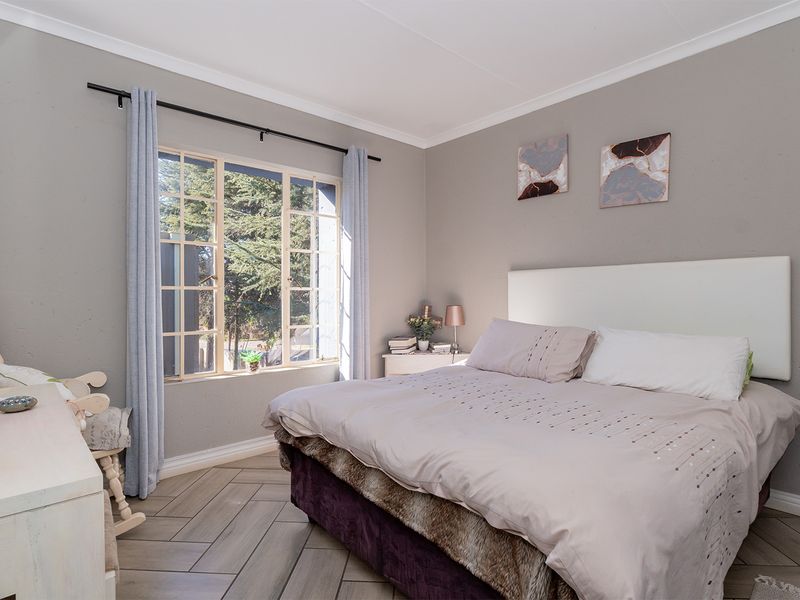 Bright, Modern 2 Bed 1 Bath and Move-In Ready! - Photo 9