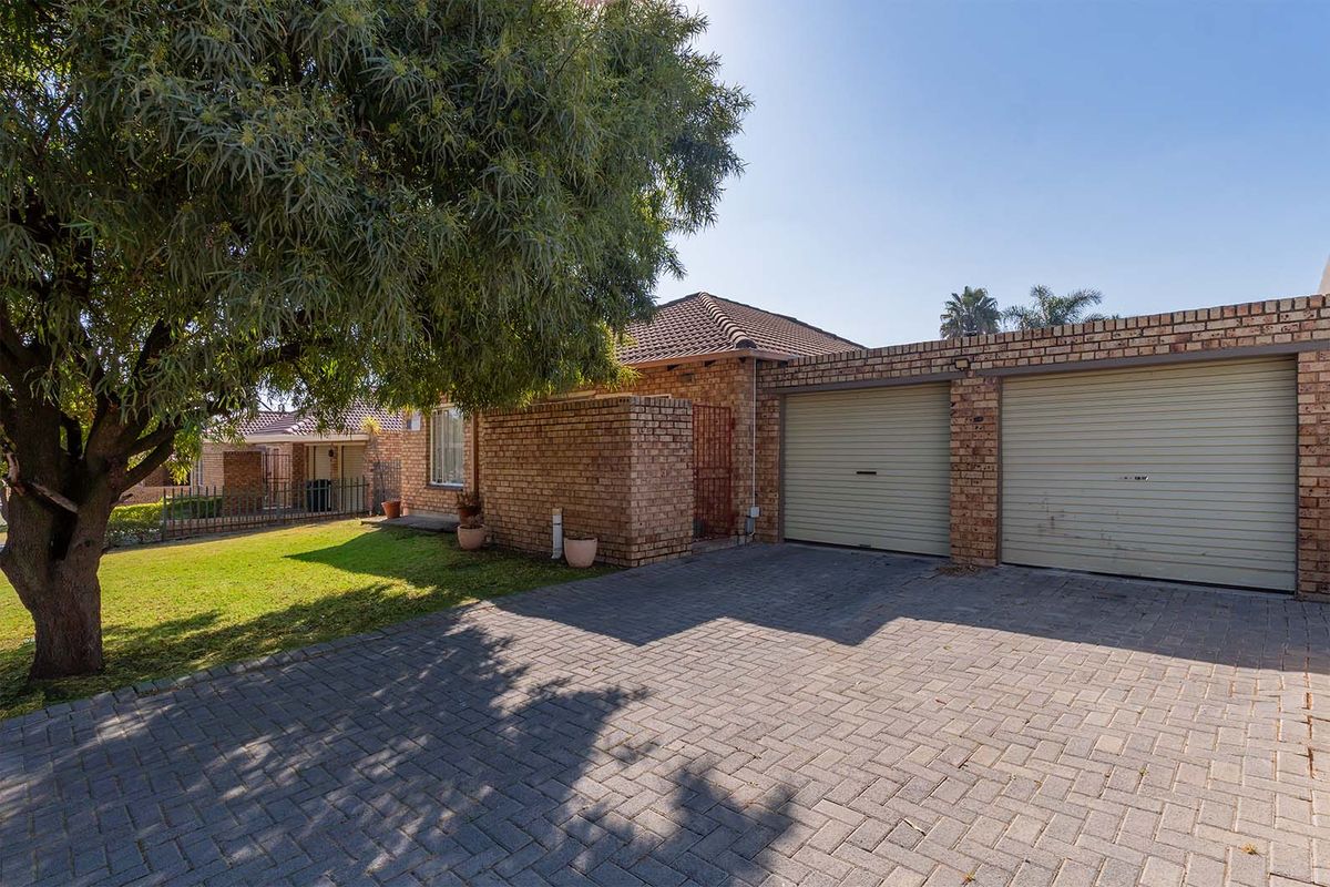 3-Bedroom Townhouse in Secure Portofino 2 Complex - Photo 2