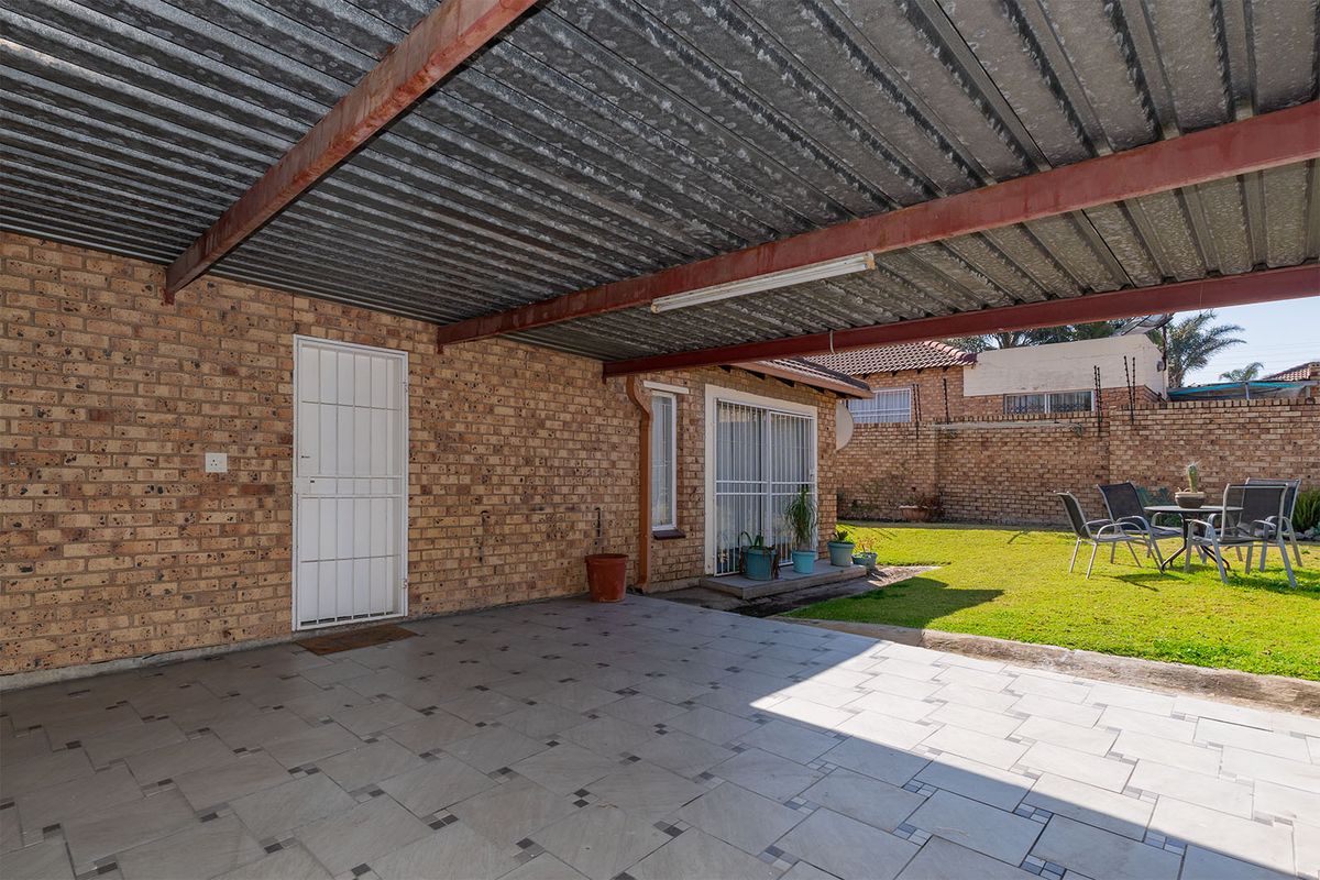 3-Bedroom Townhouse in Secure Portofino 2 Complex - Photo 4