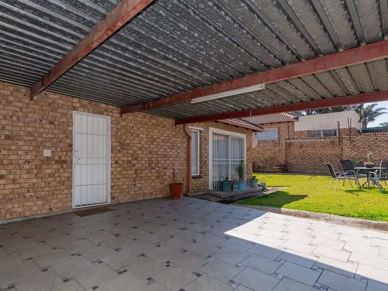 3-Bedroom Townhouse in Secure Portofino 2 Complex - Photo 4