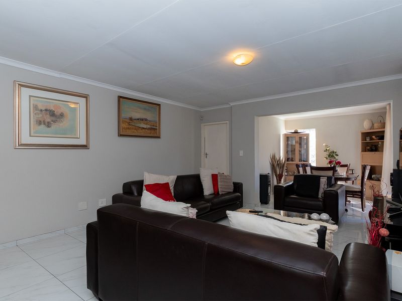 3-Bedroom Townhouse in Secure Portofino 2 Complex - Photo 6