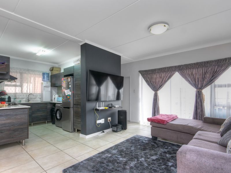 Apartment Block Pending Sale In Johannesburg - Photo 4