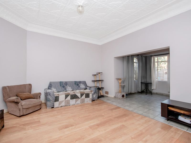 Bringing you this one of kind duel property nestled in the heart of Benoni. Two full properties! - Photo 10
