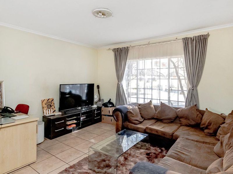 Charming Ground Floor Apartment in Northgate - Photo 2