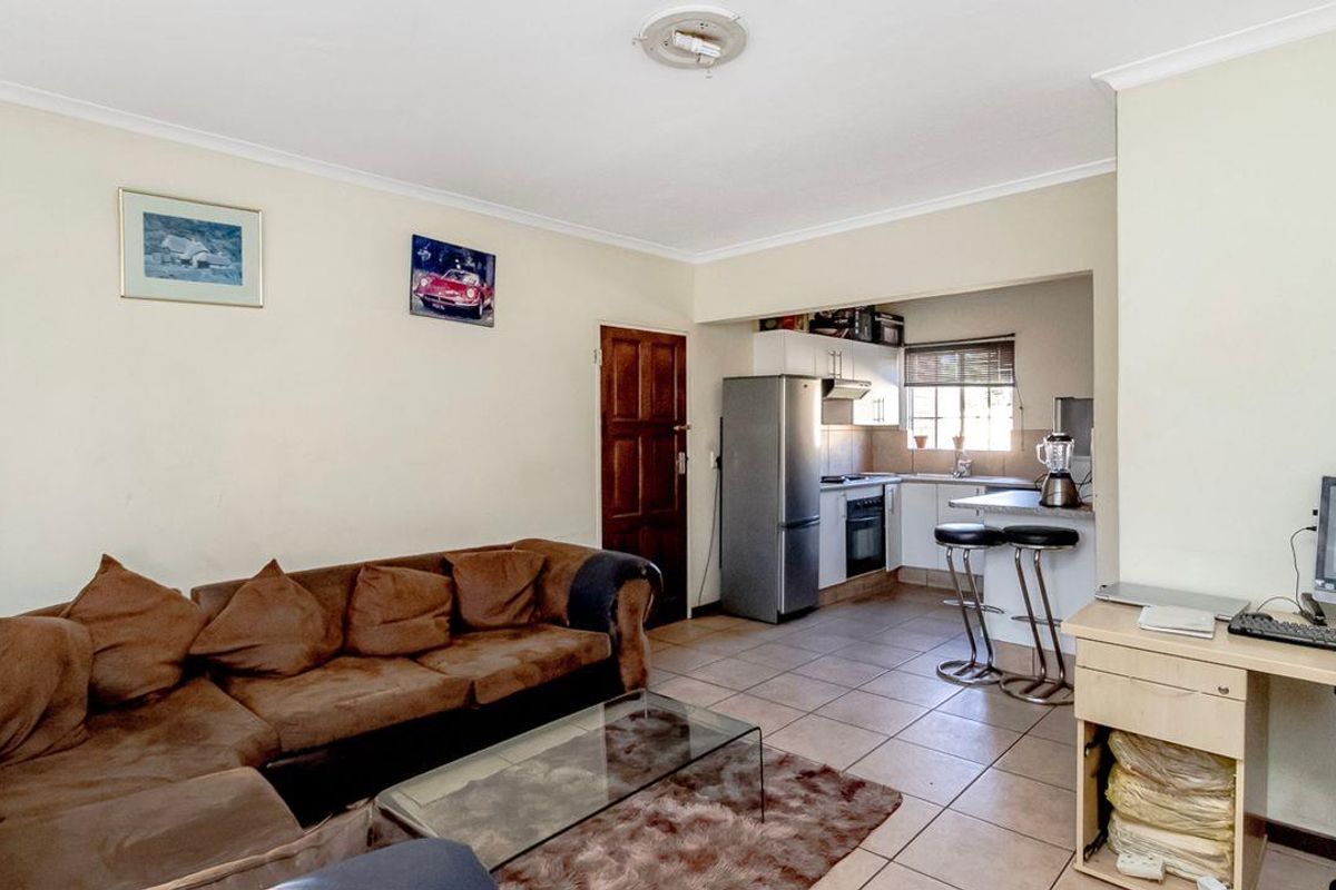 Charming Ground Floor Apartment in Northgate - Photo 3