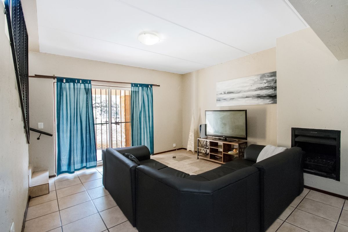 Charming 2-Bedroom Duplex in Secure North Riding Estate - Photo 4