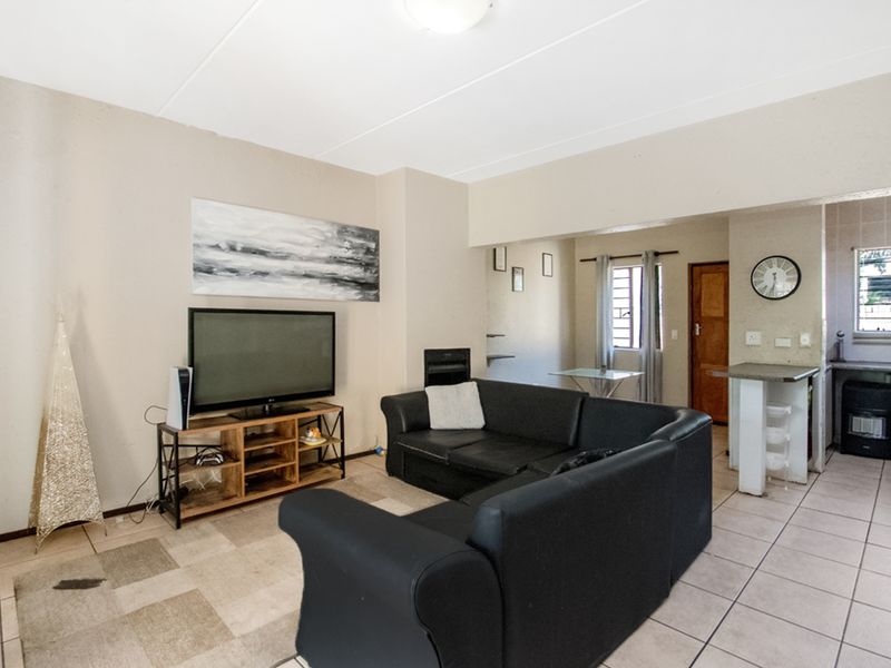 Charming 2-Bedroom Duplex in Secure North Riding Estate - Photo 2