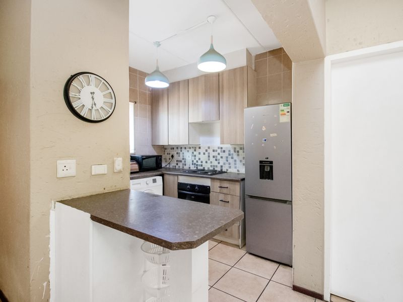 Charming 2-Bedroom Duplex in Secure North Riding Estate - Photo 9