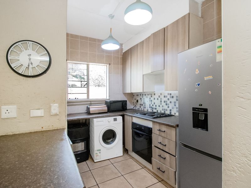 Charming 2-Bedroom Duplex in Secure North Riding Estate - Photo 6