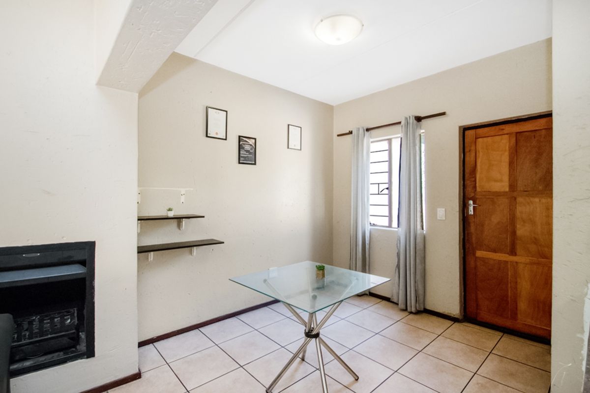 Charming 2-Bedroom Duplex in Secure North Riding Estate - Photo 5