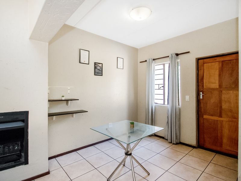 Charming 2-Bedroom Duplex in Secure North Riding Estate - Photo 5