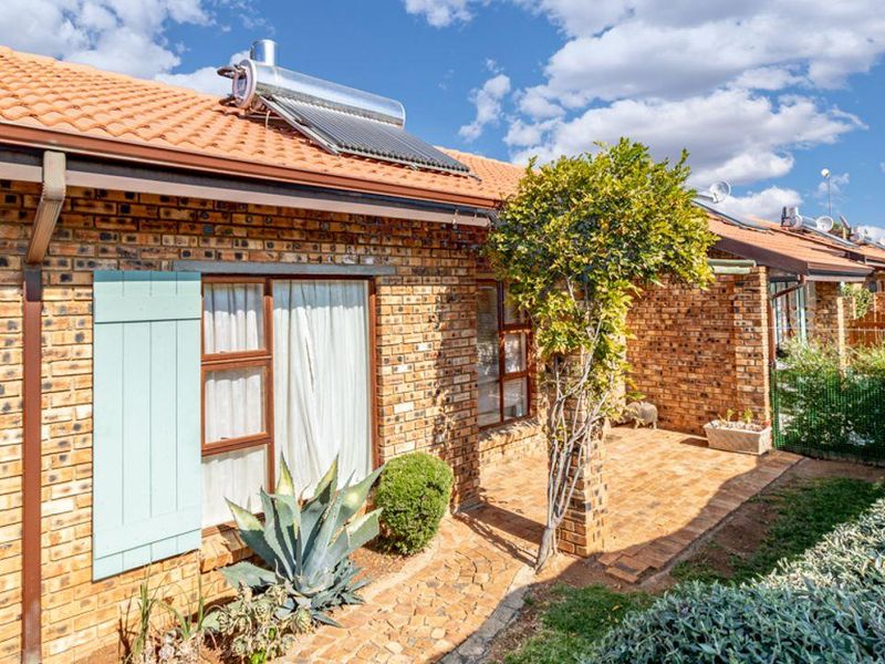 Modern 3-Bedroom Family Gem in Vukani Comple - Photo 2