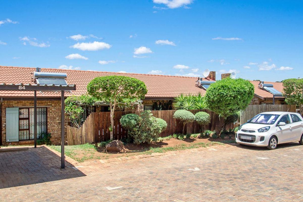 Modern 3-Bedroom Family Gem in Vukani Comple - Photo 3