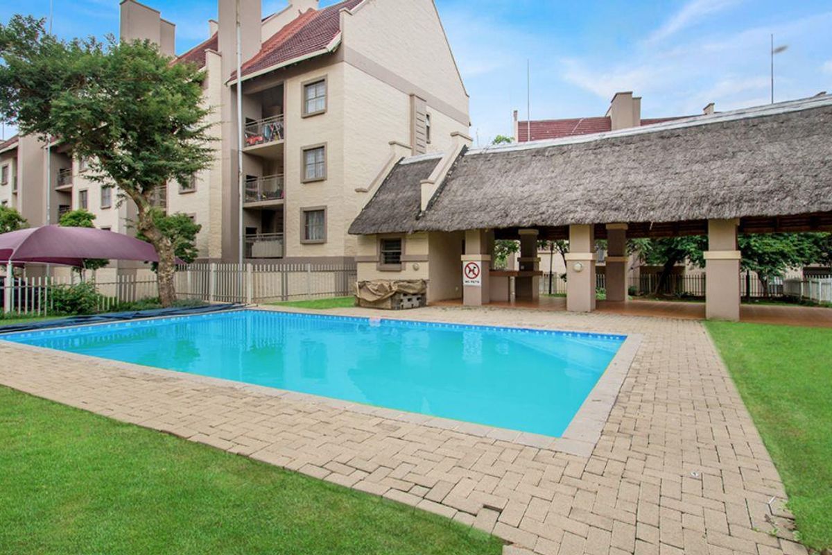 Modern Loft Living in the Heart of Northgate - Photo 4