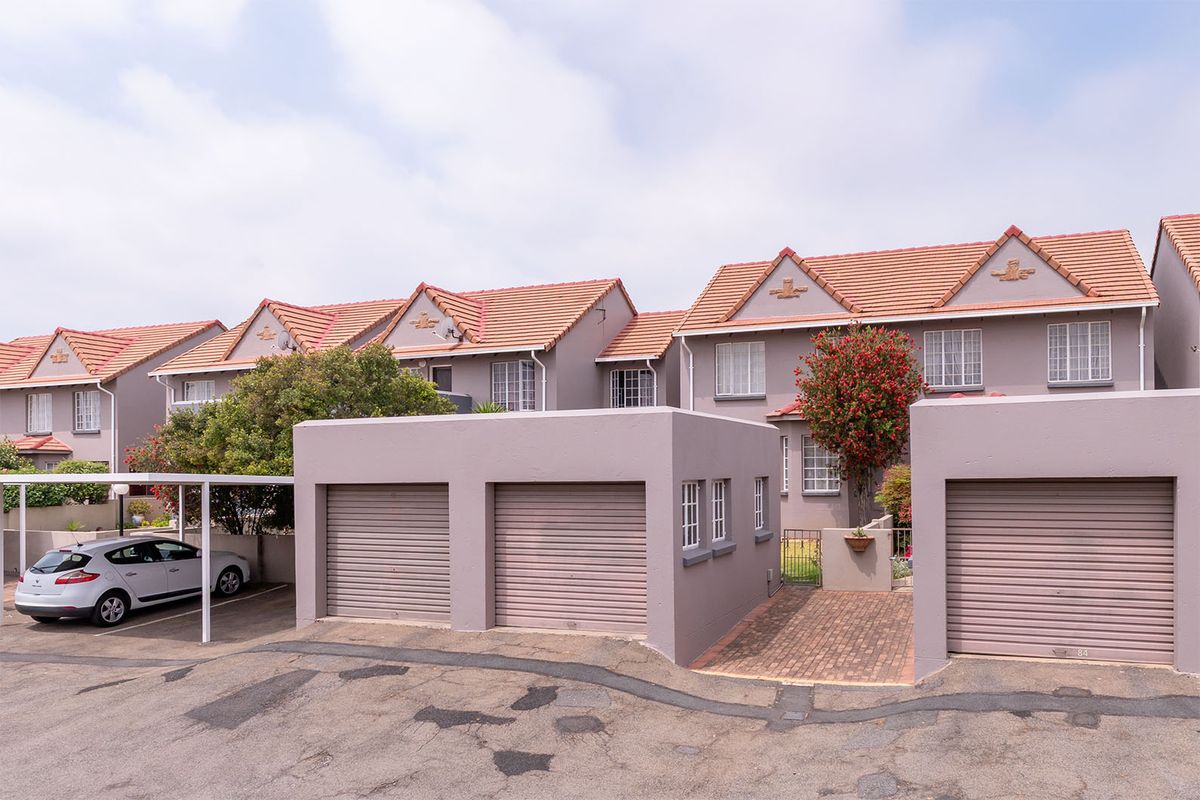 Stunning Duplex for Sale in secure complex within the boomed off area - Photo 5