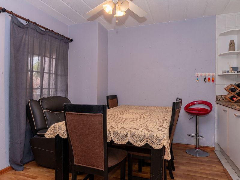 Stunning Duplex for Sale in secure complex within the boomed off area - Photo 10