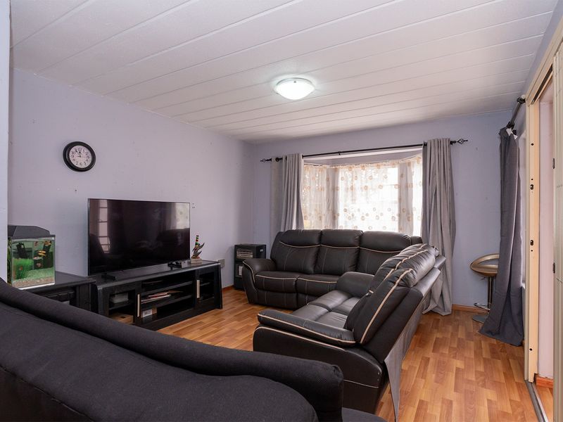 Stunning Duplex for Sale in secure complex within the boomed off area - Photo 6