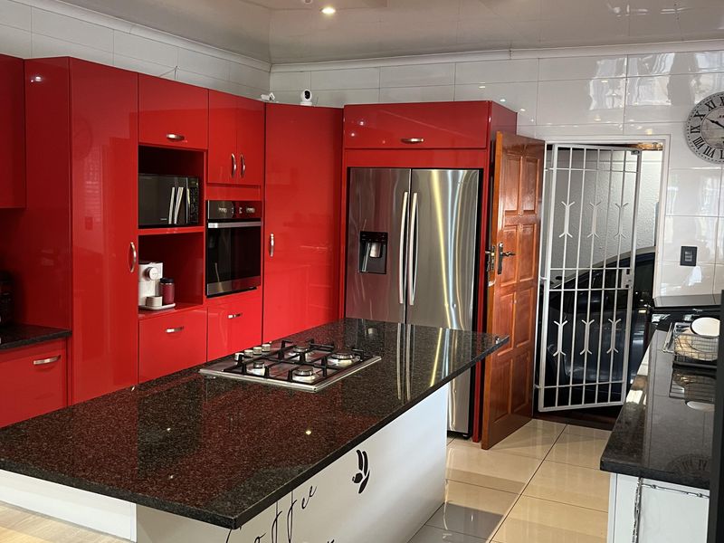 North-facing secure lock-up and go garden unit!!! - Photo 9