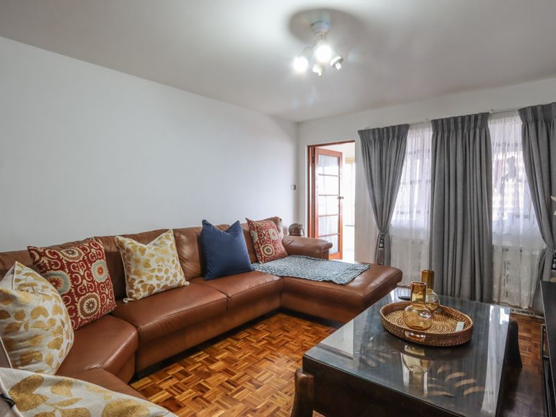 Centrally Located 2-Bedroom Apartment with Sea Views - Photo 5