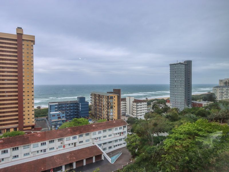 Centrally Located 2-Bedroom Apartment with Sea Views - Photo 2