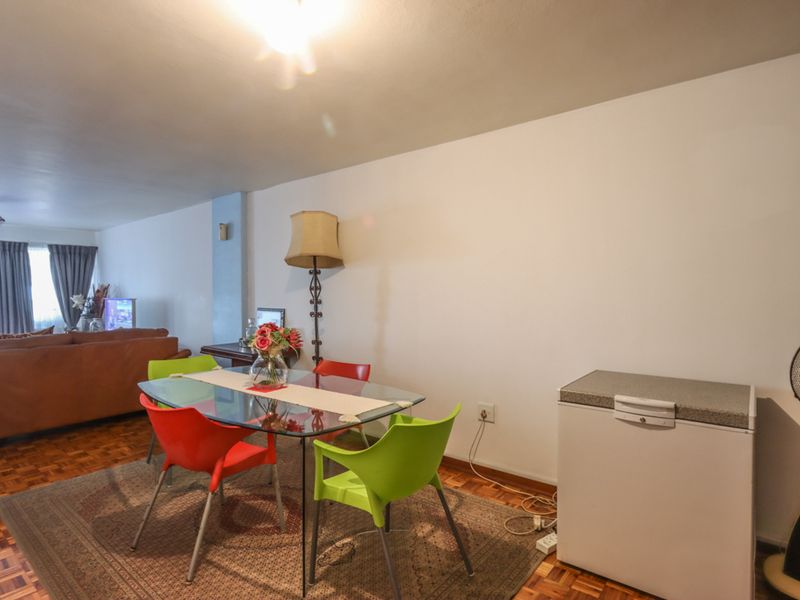 Centrally Located 2-Bedroom Apartment with Sea Views - Photo 9