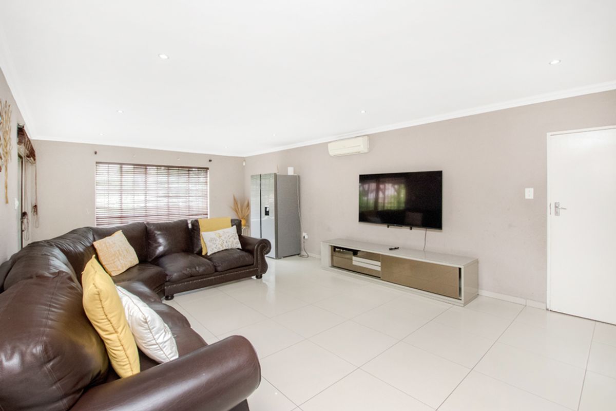 Spacious Family Home in Secure Savuti Estate, North Riding - Photo 2