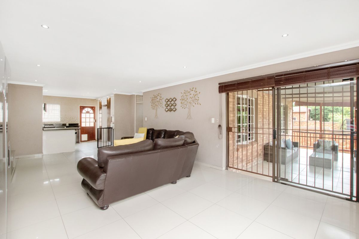 Spacious Family Home in Secure Savuti Estate, North Riding - Photo 3