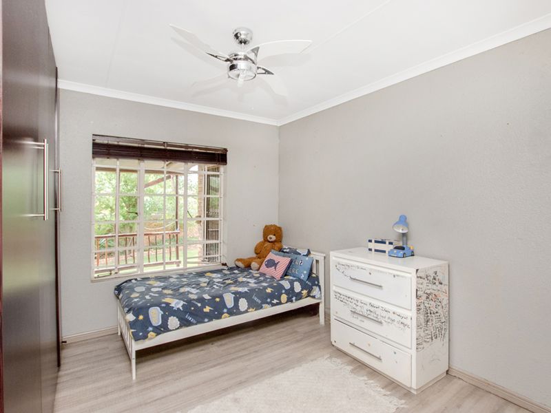 Spacious Family Home in Secure Savuti Estate, North Riding - Photo 10