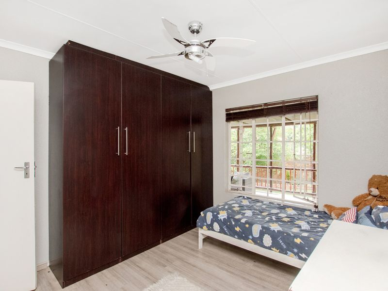 Spacious Family Home in Secure Savuti Estate, North Riding - Photo 9