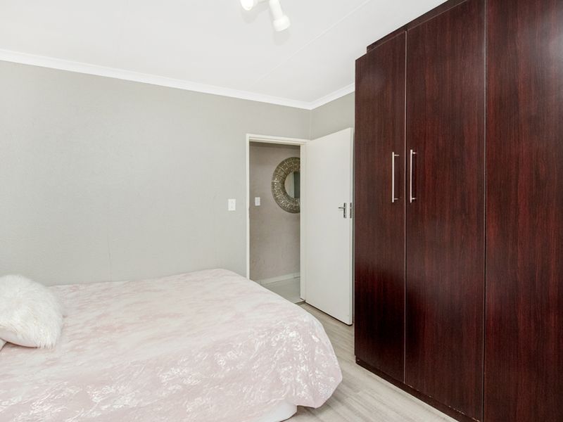 Spacious Family Home in Secure Savuti Estate, North Riding - Photo 7