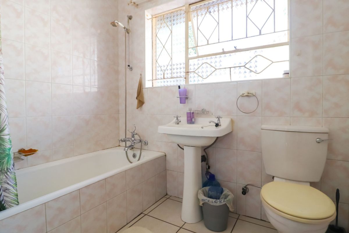 large home within the 24 hour secure boomed area - Photo 5