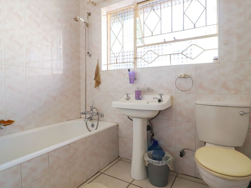 large home within the 24 hour secure boomed area - Photo 5