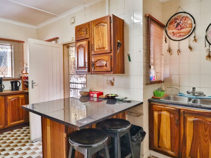 large home within the 24 hour secure boomed area - Photo 7