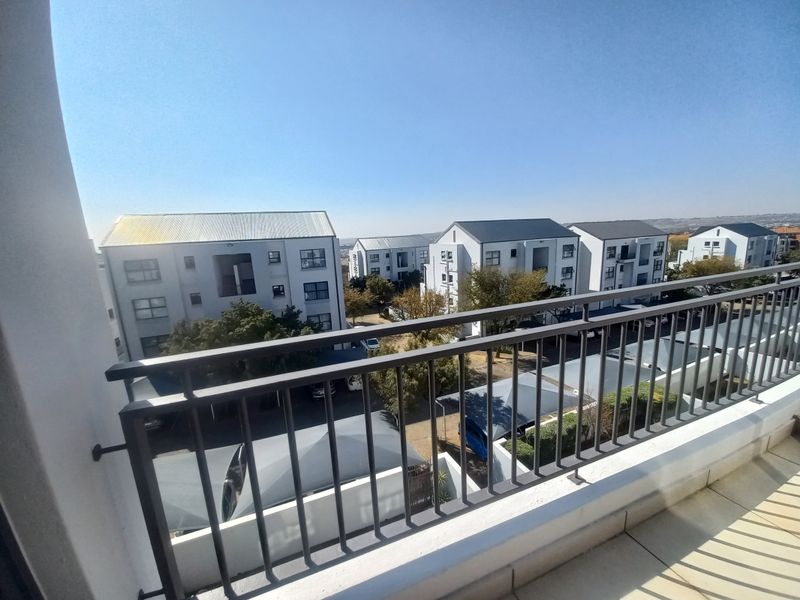 Apartment For Sale In Edenvale - Photo 6