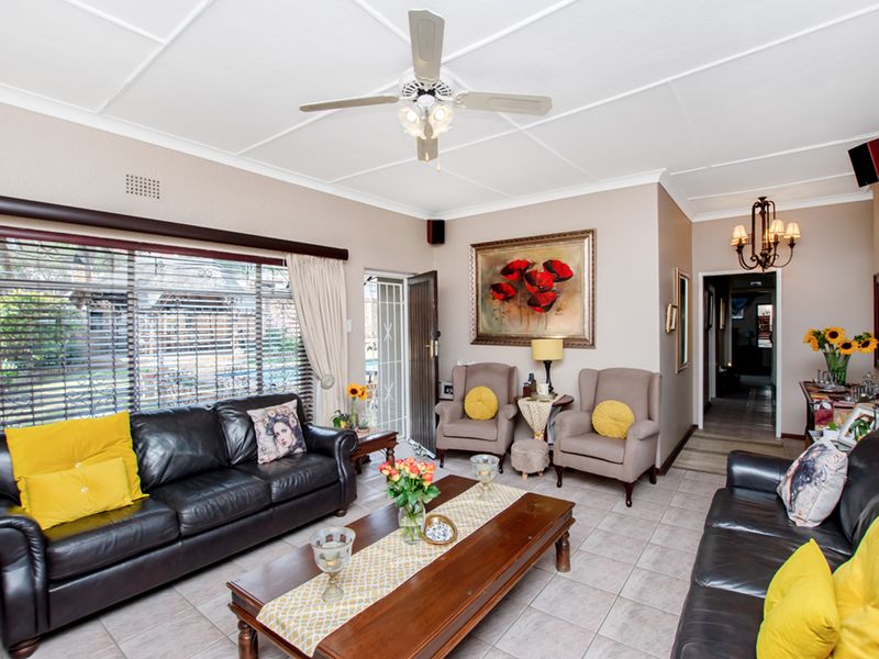 Well-built three bedroom home that has been meticulously looked after. - Photo 4