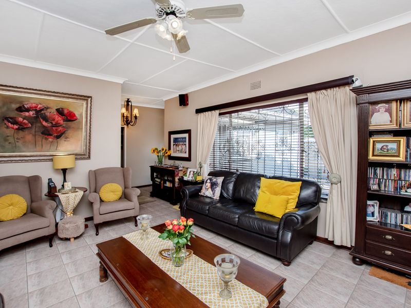 Well-built three bedroom home that has been meticulously looked after. - Photo 5