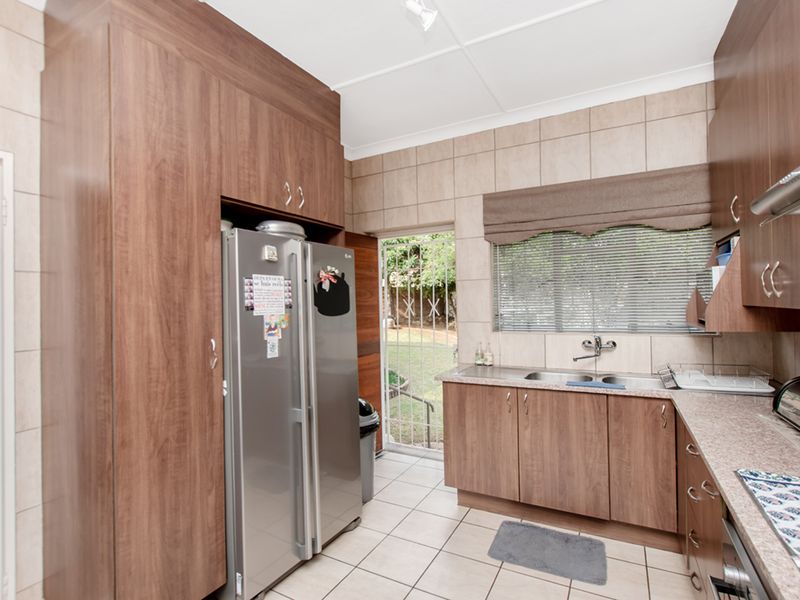 Well-built three bedroom home that has been meticulously looked after. - Photo 8