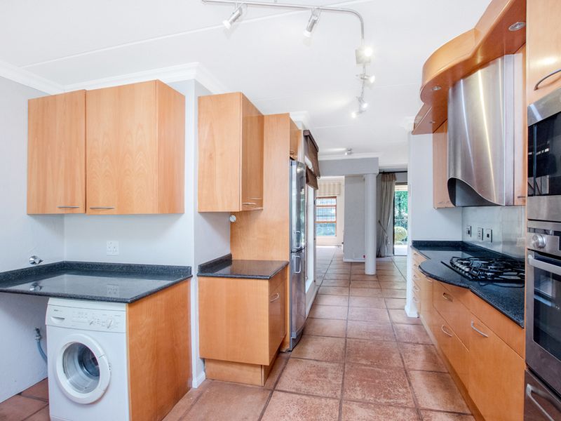 Modern 3-Bedroom Home with Pool in Secure Beverley Estate - Photo 10