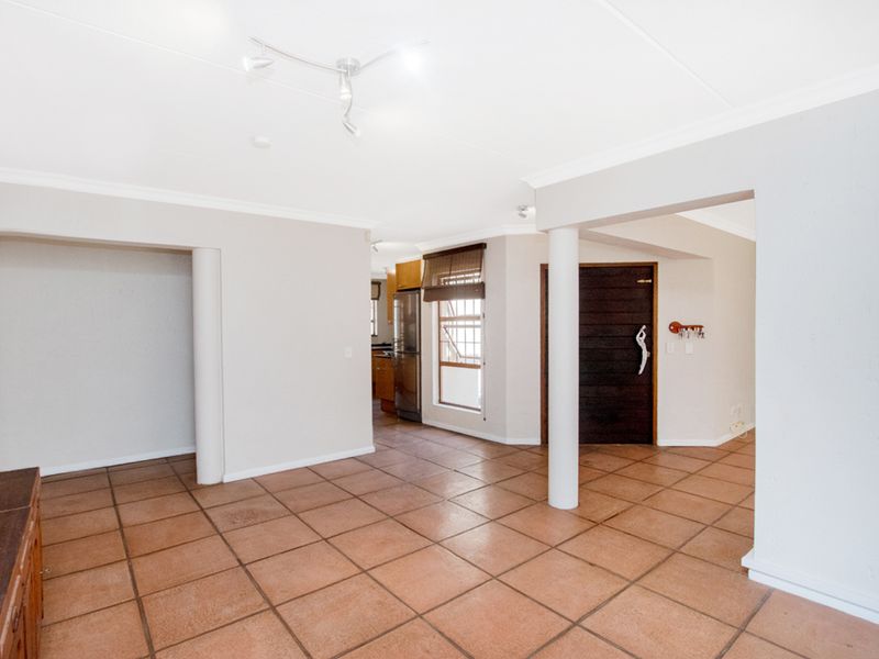 Modern 3-Bedroom Home with Pool in Secure Beverley Estate - Photo 9