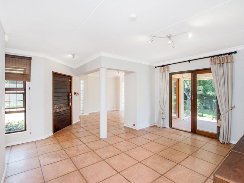 Modern 3-Bedroom Home with Pool in Secure Beverley Estate - Photo 8