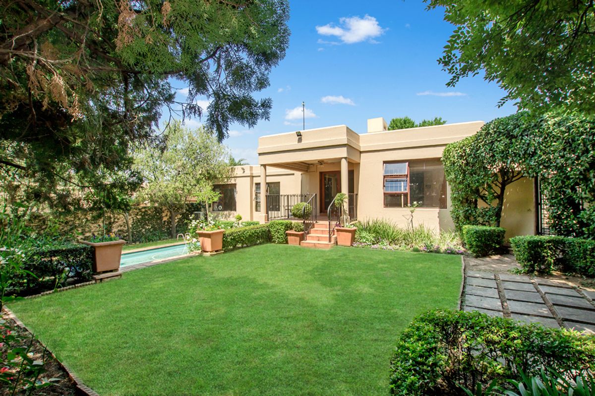 Modern 3-Bedroom Home with Pool in Secure Beverley Estate - Photo 2